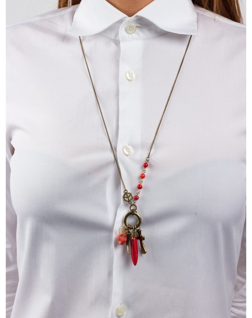 Collier piment et tête de squelette sur mannequin